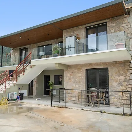 Sokol Stone House Vlikhón