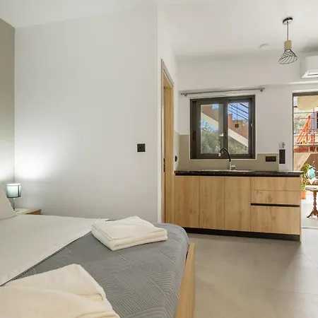 Πανσιόν Sokol Stone House 3*
