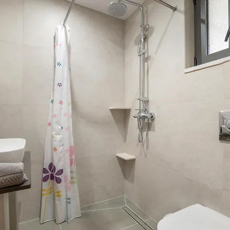 Πανσιόν Sokol Stone House 3*