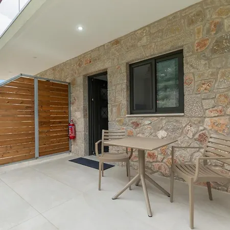 Sokol Stone House Βλυχό