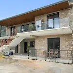 Πανσιόν Sokol Stone House 3*