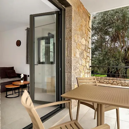 Πανσιόν Sokol Stone House Βλυχό